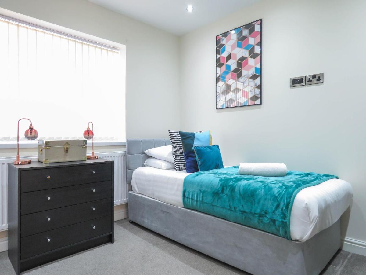 Tudors Esuites Four Bedroom House Birmingham Exterior foto